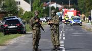 Polnische Soldaten sichern die Absturzstelle einer russischen Drohne in Wyryki im Osten des Landes. Bild: Wojtek Jargilo/EPA
