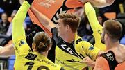 Harte Bandagen: Jonas Schelker am Mittwoch gegen St. Otmar. Bild: Michael Kessler