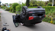 In Buchberg verursachte eine Autofahrerin am Mittwoch einen heftigen Alleinunfall. Bilder: SHpol