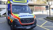 Der Töfffahrer musste mit Verletzungen vom Rettungsdienst der Spitäler Schaffhausen zwecks weiterer medizinischer Abklärungen in ein Spital gebracht werden. Bild: Melanie Duchene