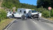 Bei einem schweren Unfall in Beringen wurden insgesamt acht Personen unterschiedlich stark verletzt. Bild: zVg/SHPol