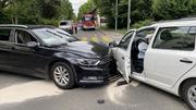 Ein 59-jähriger Autofahrer kollidierte mit einem 57-jährigen Autofahrer. Beide wurden leicht verletzt. Bild: zVg/SHPol