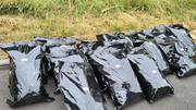 Das Hauptzollamt Singen stellte insgesamt rund 100 Kilogramm Cannabis-Produkte bei einer Fahrzeugkontrolle sicher. Bild: zVg/Hauptzollamt Singen