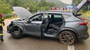Durch den Unfall erlitt das Auto einen Totalschaden. Bild: zVg/shPol