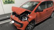 Beide Autos mussten abgeschleppt werden. Bild: SHPol