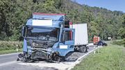 Die beiden Fahrzeuge erlitten beim Zusammenprall einen Totalschaden. Bilder: Melanie Duchene
