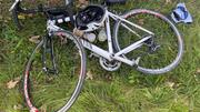 Drei Velofahrer kollidierten auf dem Radweg Faselroo. Zwei stürzten dabei und mussten verarztet werden. Bild: zVg/SHPol
