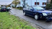 Eine Autofahrerin kollidierte in Ramsen aus noch unbekannten Gründen mit einem parkierten Auto. Bild: zVg/ShPol