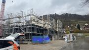 Am Freitag verletzte sich ein Arbeiter in Stein am Rhein auf einer Baustelle. Bild: SHPol