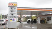 Bei einer Tankstelle in Neuhausen am Rheinfall wurde eingebrochen. Die Täterschaft wurde dabei gefilmt. Symbolbild: Simon Bruehlmann