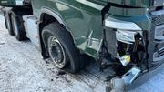 Am Lastwagen entstand ein Sachschaden. Bild: zVg/SHPol