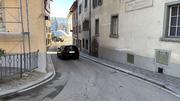 In Stein am Rhein blockierte ein verunfalltes Auto die Rhigass. Bild: SHPol