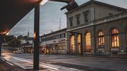 In der Bahnhofstrasse in der Stadt Schaffhausen kam es in der Nacht auf den vergangenen Dienstag zu einem Raubdelikt. Symbolbild: Melanie Duchene Duester dunkle Gassen Abends in der Altstadt und Bahnhof Schaffhausen, viele junge Frauen und Maenner fuehlen sich in dunkeln Gassen Nachts nicht sicher, am Dienstag, 29. Juni, 2021. (Melanie Duchene / Schaffhauser Nachrichten)