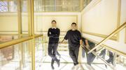 Yannick Vuga (l.) und DJ Sam Madi eröffnen im ehemaligen Casino einen Pop-up-Club namens «OFF.». Bild:Roberta Fele Yannick Vuga und DJ Sam Madi erï¿ï¾¶ffnen im ehemaligen Casino einen Pop-Up Club namens OFF, fotografiert am Mittwoch, 12. November 2025, in Schaffhausen. (Roberta Fele / Schaffhauser Nachricht