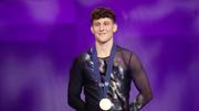 Stolz präsentiert Lukas Britschgi seine Goldmedaille an der EM 2025. Bei den Olympischen Spielen läuft es noch nicht ganz rund für den Schaffhauser. Bild: Keystone