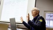 Philipp Maier, Polizeikommandantfotografiert, bei der Medienorientierung zum Umstrukturierungsprojekt Fï¿ï¾¼rsi, in der unschï¿ï¾¤rfe, Mediensprecher Patrick Caprez, fotografiert am Donnerstag, 12. Dezember 2024, in Schaffhausen. (Roberta Fe