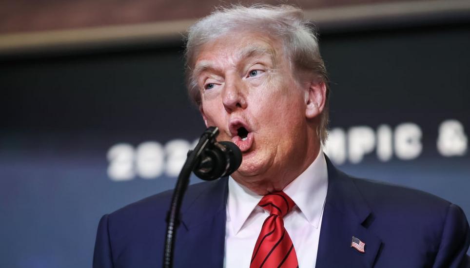 Donald Trump hat den Sport als Bühne für sich entdeckt. Bild: Samuel Corum/Pool/EPA