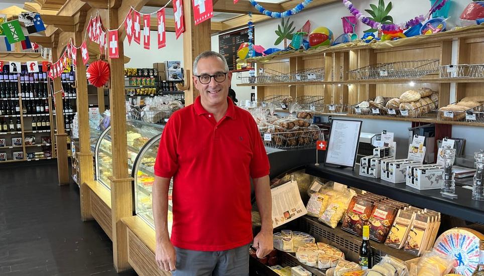 Der gebürtige Thurgauer Reto Weber besitzt in einem Vorort von Washington die «Swiss Bakery» und verkauft dort auch importierten Käse aus der Schweiz. Bild Renzo Ruf