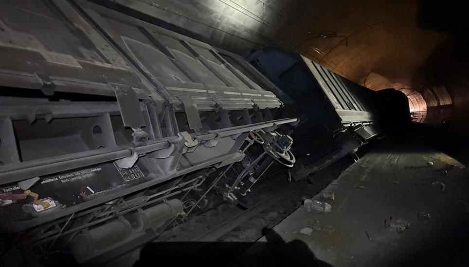 War es ein dummer Zufall oder die Folge eines «systematischen Problems»: Güterzug-Entgleisung im August 2023 im Gotthard-Basistunnel. Bild: ZVG