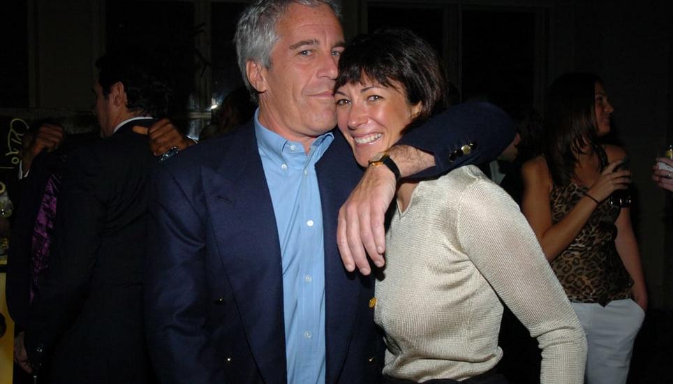 Jeffrey Epstein und Ghislaine Maxwell waren lange Jahre unzertrennlich, zuerst als Liebespaar, dann als Geschäftspartner. Dieses Foto stammt aus dem Jahr 2005. Bild: Patrick Mcmullan /Getty