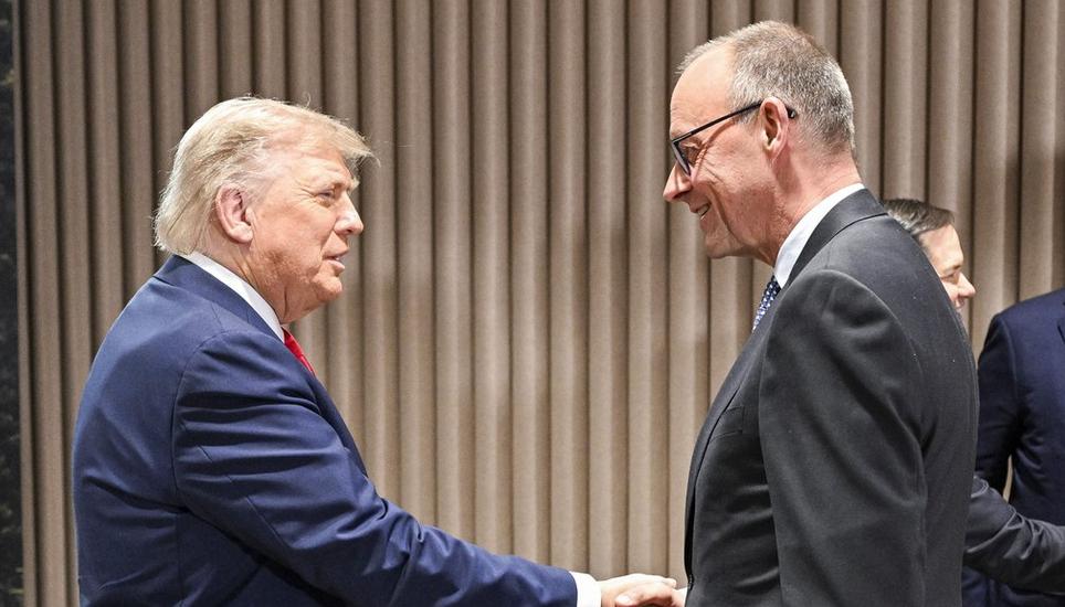 Haben einen Deal: US-Präsident Donald Trump und Bundeskanzler Friedrich Merz (rechts). (Bild: G7-Gipfel in Kanada, 16. Juni 2025) Bild: Guido Bergmann Handout / EPA