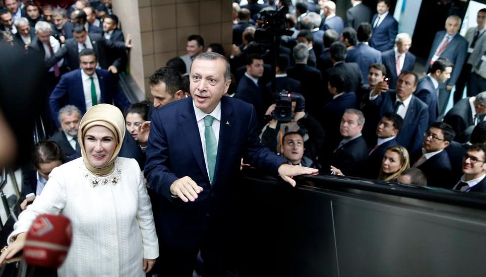 Recep Tayyip Erdogan mit seiner Ehefrau Emine. Bild: EPA