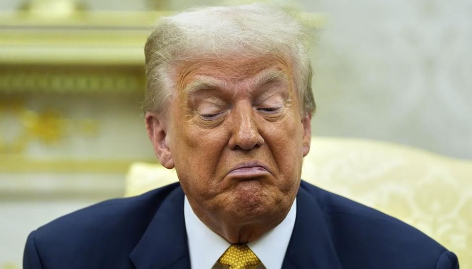 Der amerikanische Präsident Donald Trump am Dienstag im Oval Office des Weissen Hauses, wo er auch Fragen zu Jeffrey Epstein beantworten musste. Bild: Alex Brandon / AP