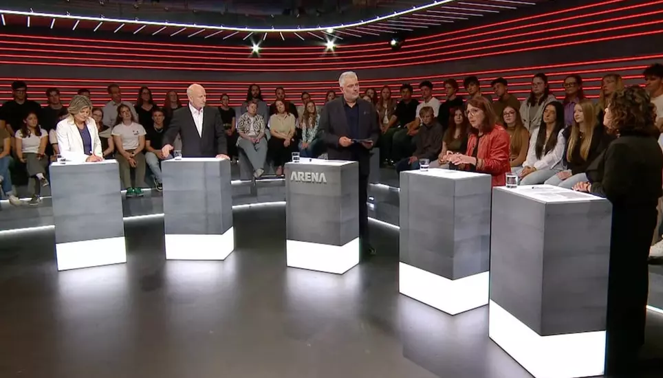 Die «Arena» über Femizide in der Schweiz (v.l.n.r.): Barbara Steinemann, Frank Urbaniok, Sandro Brotz, Silvia Vetsch und Tamara Funiciello. Bild: Screenshot SRF
