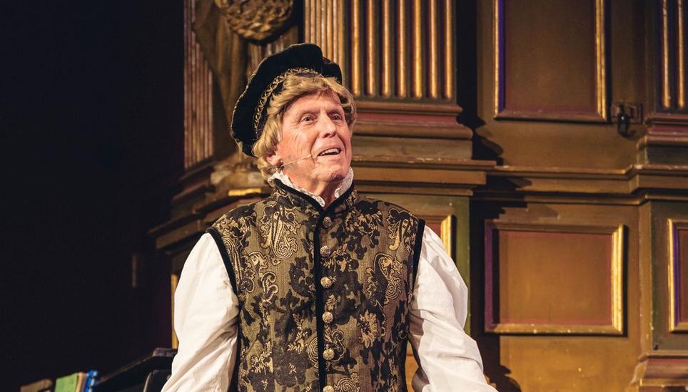 Walter Andreas Müller am Ziel seines grossen Traums: Er spielt den «Romeo» , oder vielleicht doch nicht? Szene aus «Dinner for for WAM». Sarah Ley