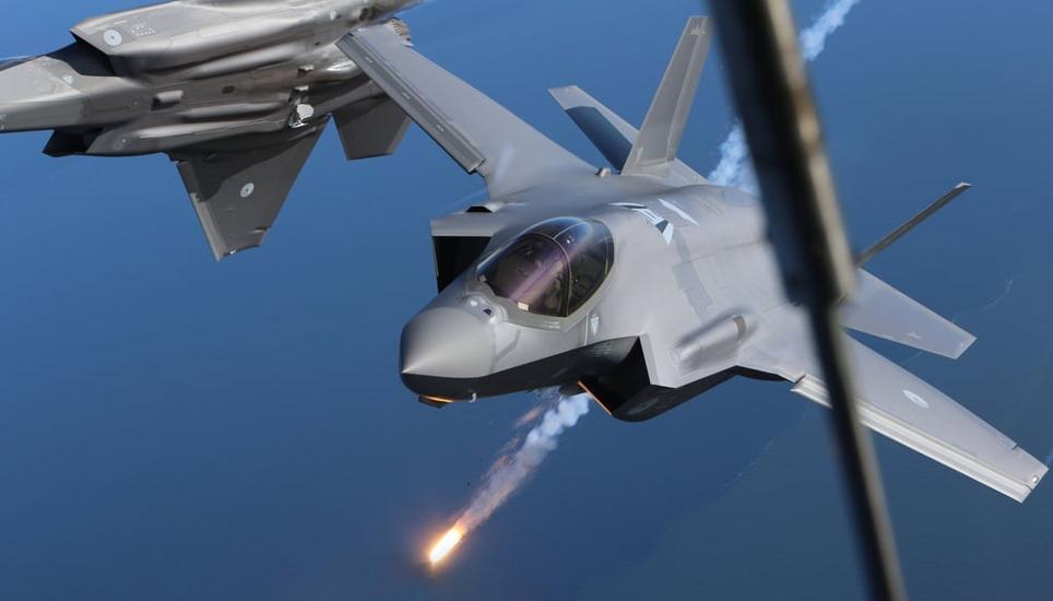 Zwei F-35-Kampfjets von Lockheed Martin bei einer Übung der niederländischen Luftwaffe. Die Schweiz will 36 Jets dieses Typs beschaffen. Bild: Imago