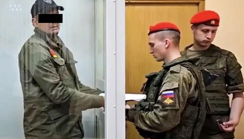 Grosser Betrugsfall mit Selbstverletzungen bei der russischen Armee. Das Foto zeigt einen der laut Bericht geständigen Offiziere (links). Bild: Telegram / watson