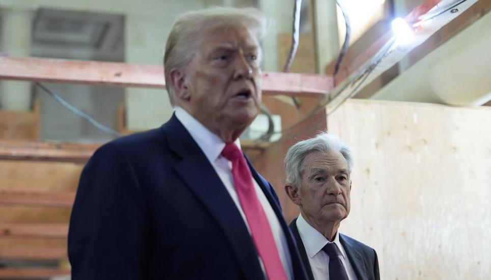 Haben sich wegen der Zinshöhe zerstritten: US-Präsident Donald Trump und Fed-Chef Jerome Powell. Julia Demaree Nikhinson / AP