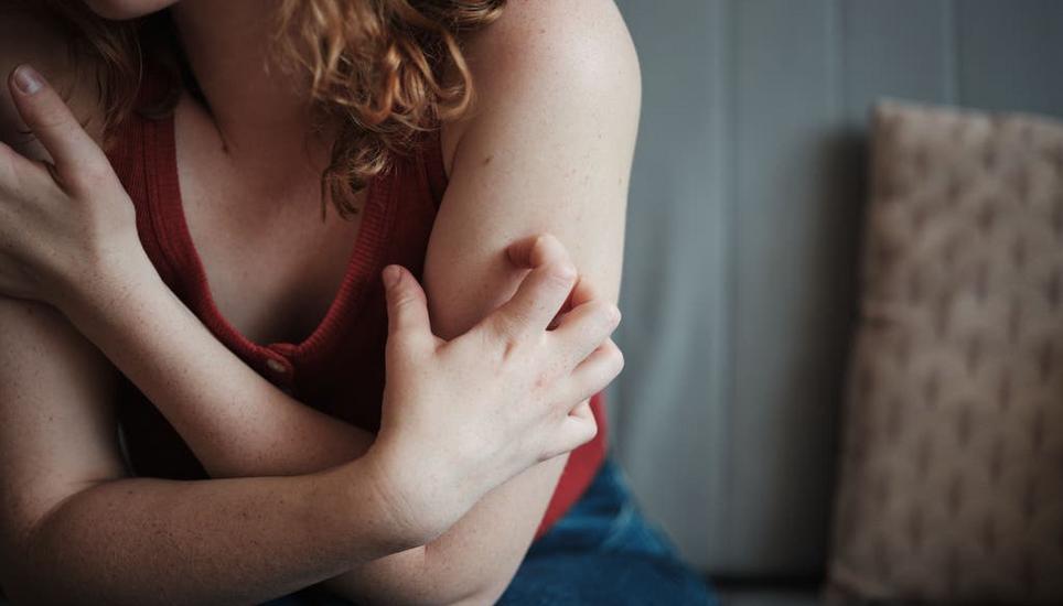 Der Juckreiz ist ein schlimmes Gefühl - Kratzen verschafft nicht ohne Grund Erleichterung. Bild: Getty