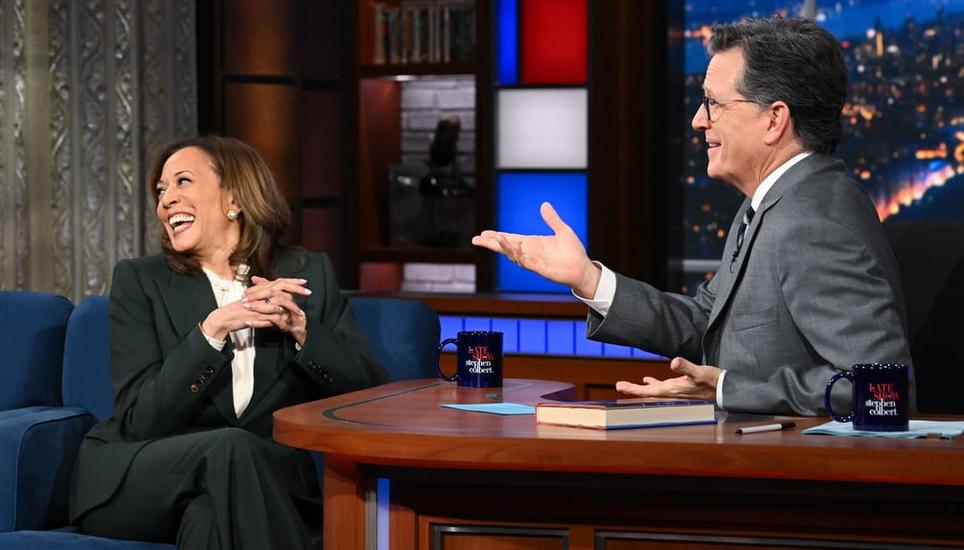Kamala Harris war insgesamt acht Mal bei Stephen Colbert zu Gast. Bild: Scott Kowalchyk/CBS via Getty