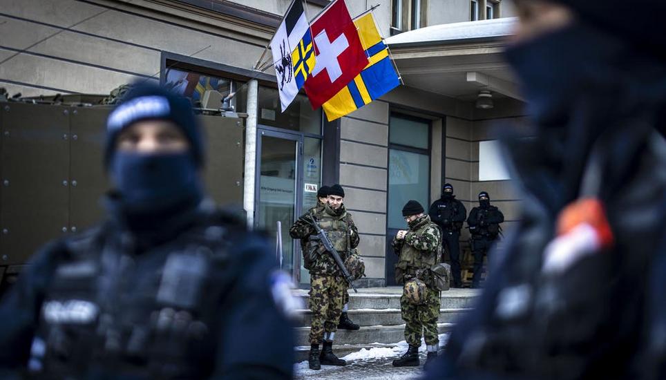 Der Bündner Polizeikommandant Walter Schlegel und Divisionär Maurizio Dattrino (r.) bei ihrem Auftritt am Freitag vor den Medien. Bild: Keystone