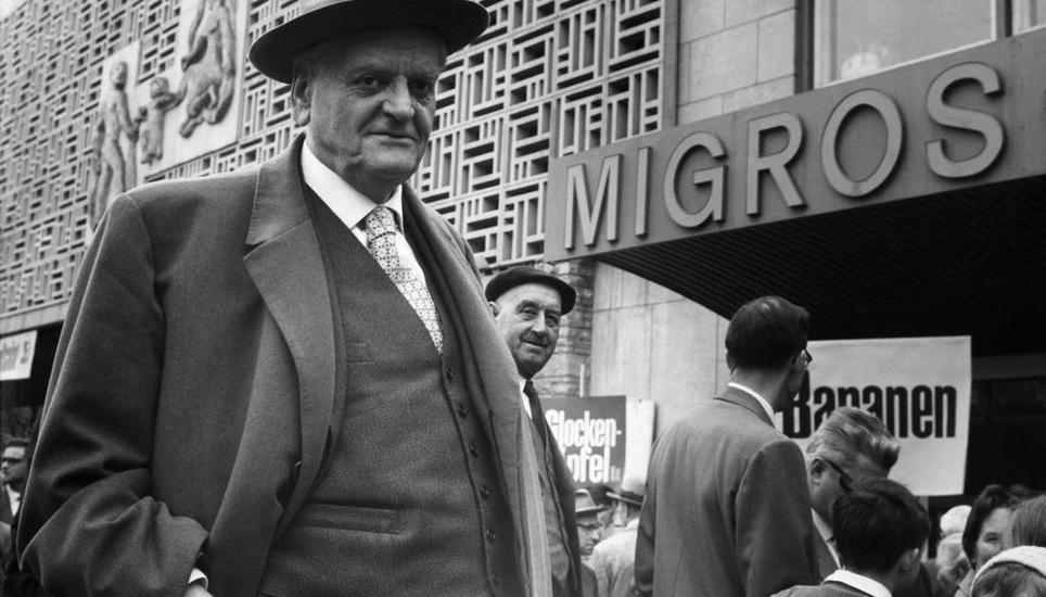 Setzte auf das «soziale Kapital»: Migros-Gründer Gottlieb Duttweiler. Bild: Str/PHOTOPRESS-ARCHIV