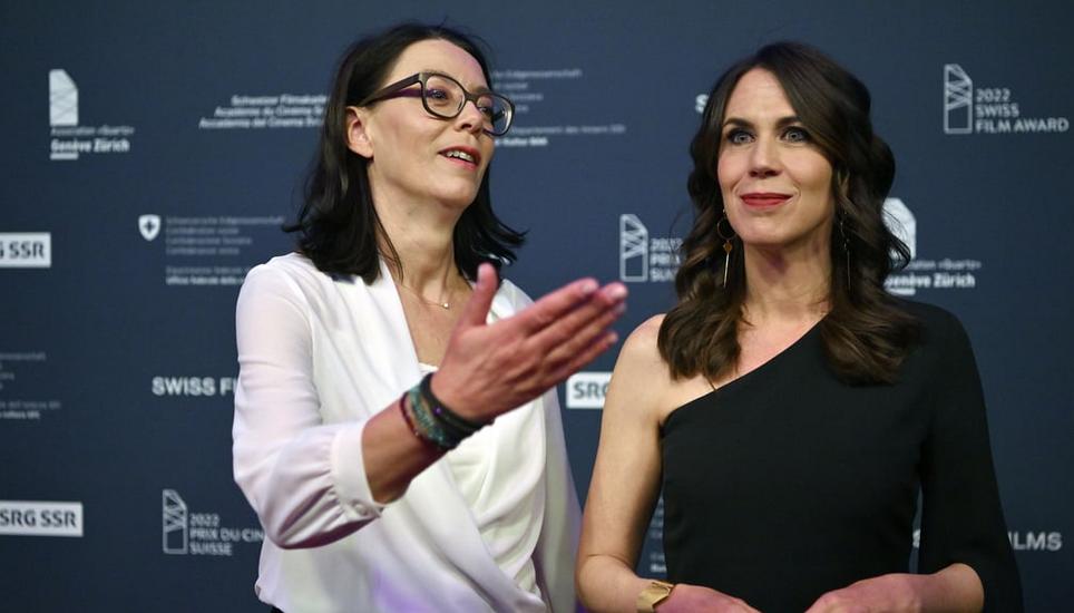 Damals schienen sie innig verbunden: Nathalie Wappler (links) und Susanne Wille 2022 bei der Verleihung eines Filmpreises. WALTER BIERI