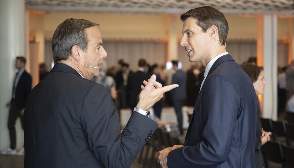 Mitte-Präsident Gerhard Pfister (links) tritt ab, FDP-Präsident Thierry Burkart kann sich freuen. Bild: Keystone