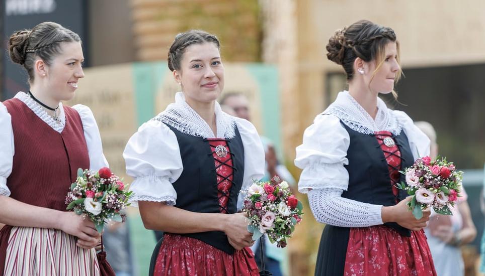 «Ohne sie wäre das Esaf nur halb so schön», sagt eine Besucherin über die Ehrendamen am Eidgenössischen Schwing- und Älplerfest.