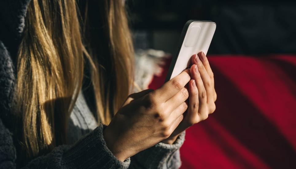 Hass gegen Frauen: Auf Tiktok gelangt man schnell zu Inhalten von anti-feministischen Blasen. Bild: Getty