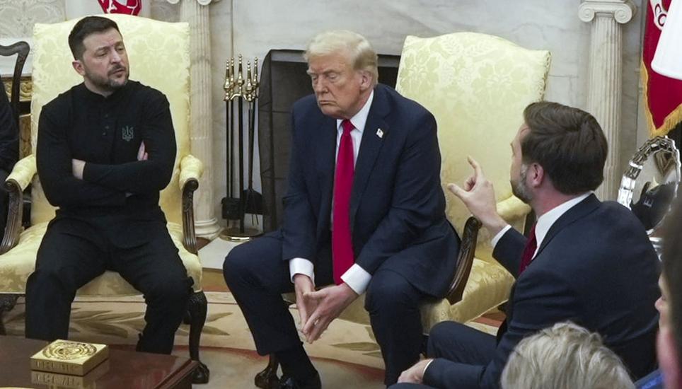 Beim letzten Besuch von Selenski in Washington kam es zum Eklat im Weissen Haus. Der Ukrainische Präsident, Trump und JD Vance stritten sich vor laufender Kamera. Bild: Mystyslav Chernov / AP