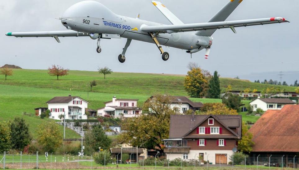Ein selten gewordenes Bild: die Aufklärungsdrohne in der Luft über Emmen. Bild: VBS/DDPS