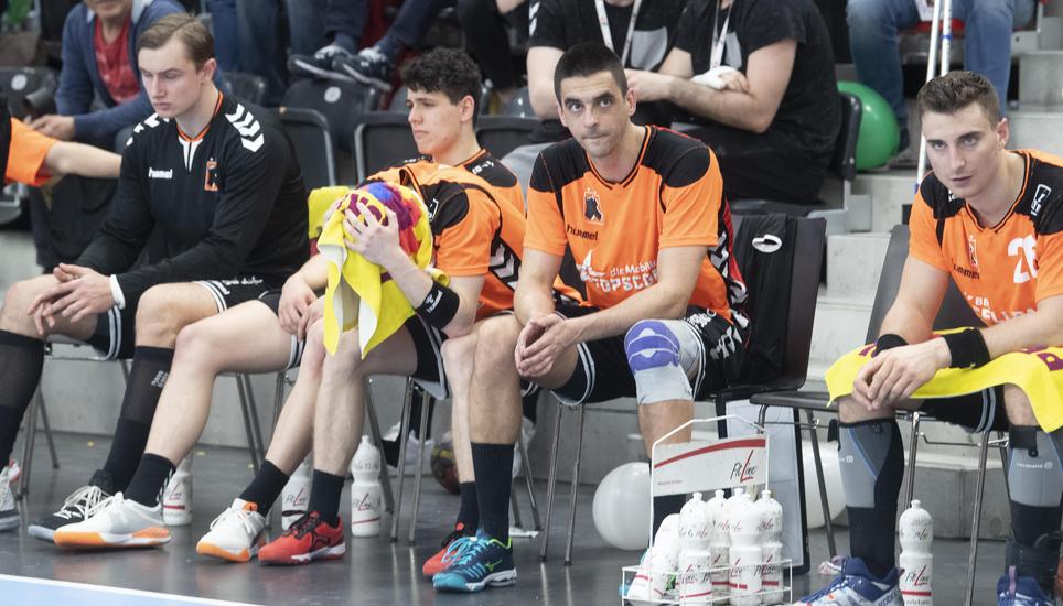 Sprachlos müssen die Kadetten-Spieler die letzten Minuten von der Bank aus verfolgen.