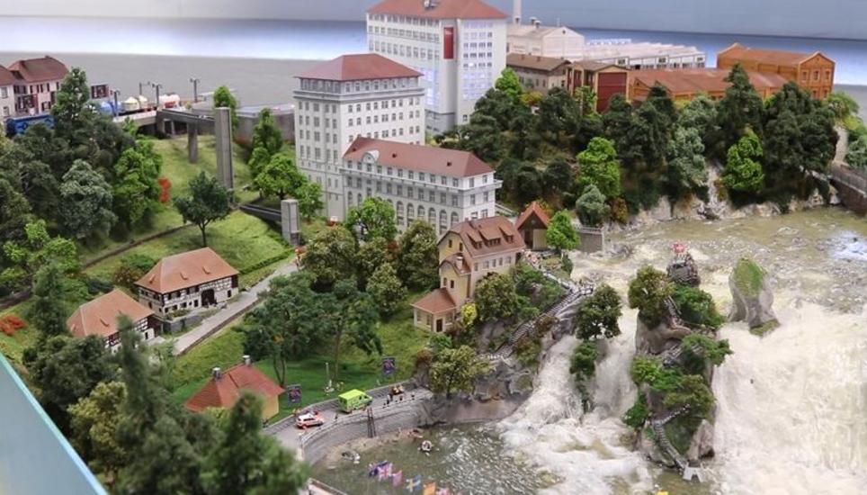 Die Miniaturwelt am Rheinfall wird in Zukunft mehr Besucher nach Neuhausen locken. Bild: jh