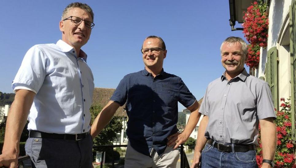 Walter Scheiwiller, Adrian Ehrat und Rainer Stamm (v. l.) vor dem «Sternen».Bild jcg Gemeinderat, FDP, SP, Ziele