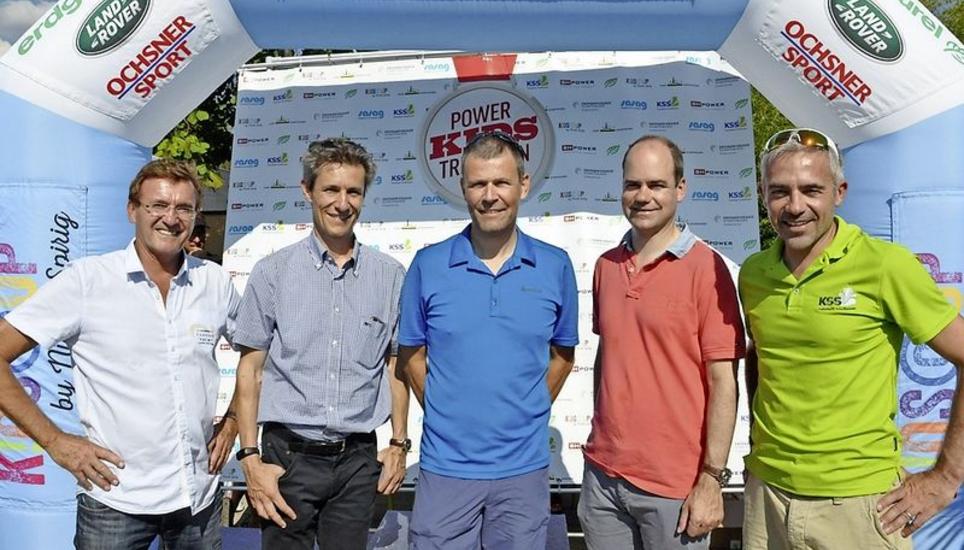 Sponsoren- und Behördenvertreter: Herbert E. Bolli, Peter Neukomm, Daniel Kyburz, Beat Stöckli und Ueli Jäger (v. l.). Power-Kids-Triathlon, Nicola Spirig, Olympiasiegerin,