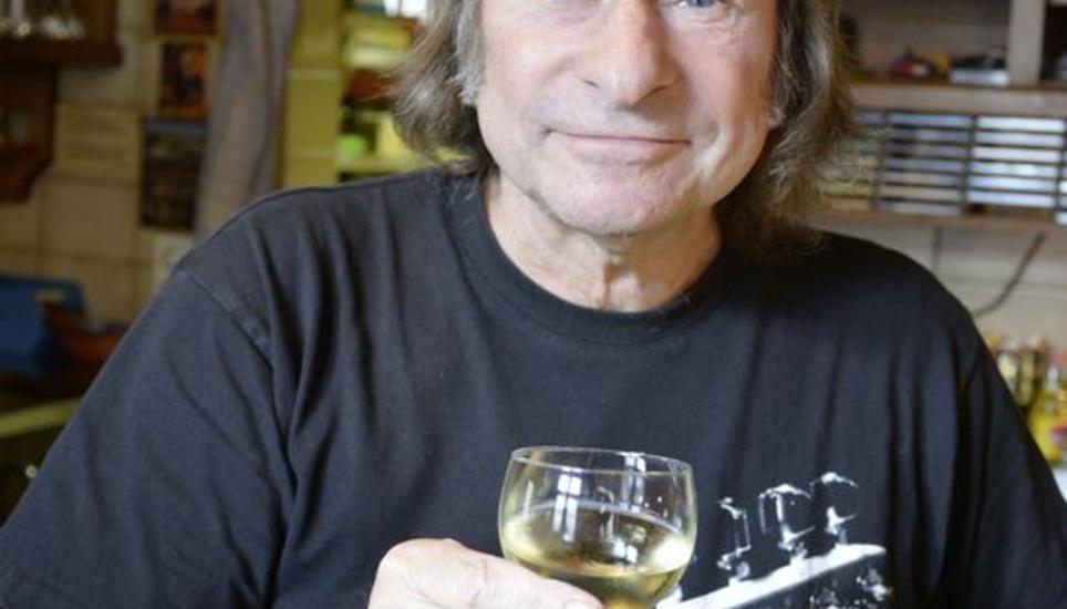 Der Wirt der «Kerze», Rolf Könitzer, feiert am Samstag seinen 70. Geburtstag. Bild: Maria Gerhard