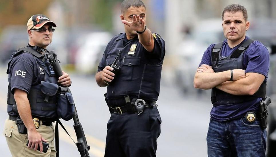 Schwer bewaffnete Polizeibeamte sorgen für Ruhe und Sicherheit. In New York und New Jersey wurden mehr als 1000 zusätzliche Beamte aufgeboten. Bild: Key