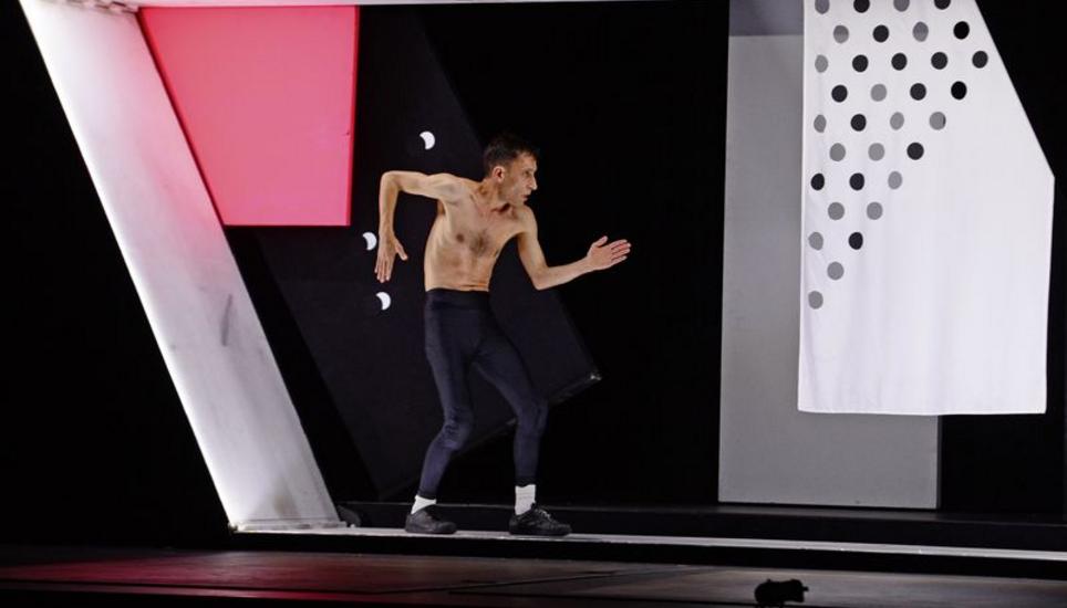 Tanztheater von und mit Martin Zimmermann im Stadttheater. Bild: Selwyn Hoffmann