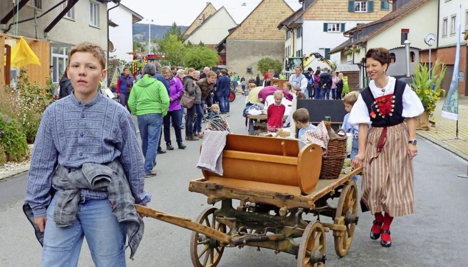 Was die Hallauer nicht mehr haben, hat dafür Gächlingen: einen Umzug. Wiederum stellten die Gächlinger ihren Ideenreichtum unter Beweis, wenn es darum geht, ein Festmotto fantasievoll umzusetzen. Bild: Theo Kübler